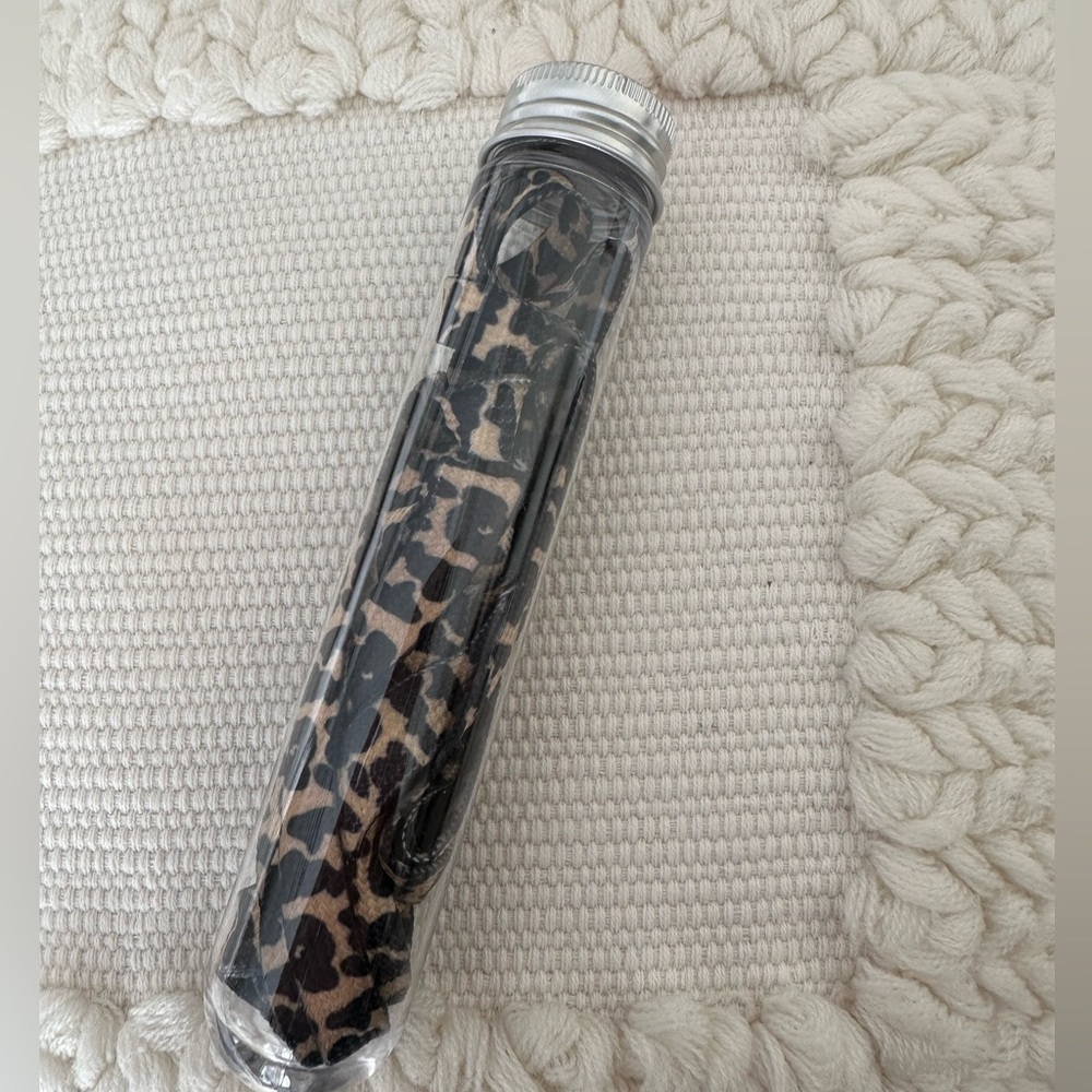 FREE WITH PURCHASE✨Brand New Wishbone Shoe Laces • Leopard Print
